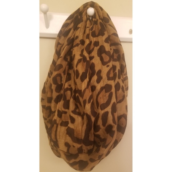 Leopard print Infinity Scarf - Picture 2 of 2
